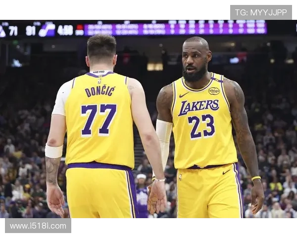 詹姆斯带领湖人逆转取胜西部格局再起波澜季后赛前景引发热议联盟